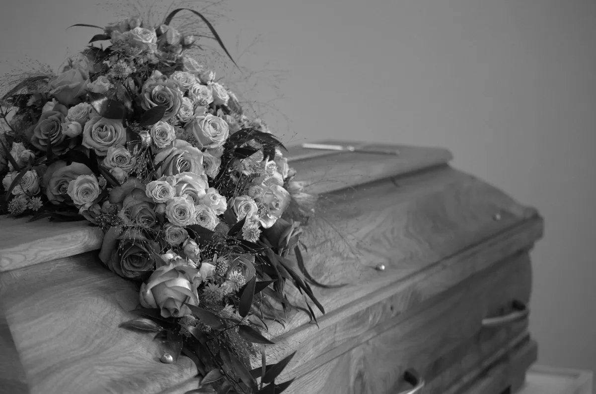 Blomsterarrangement fra Vestnes Begravelsesbyrå